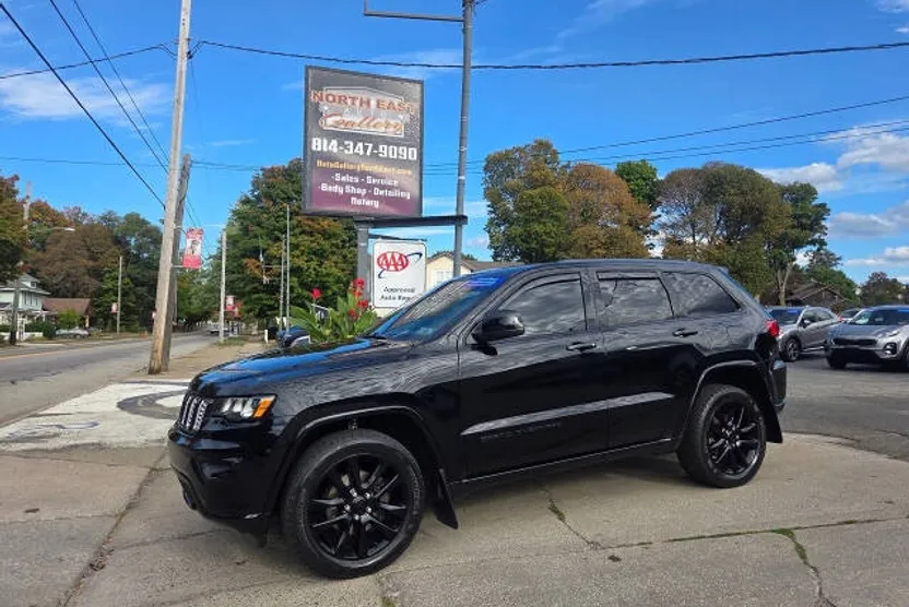 2017 Jeep Grand Cherokee Altitude photo 1