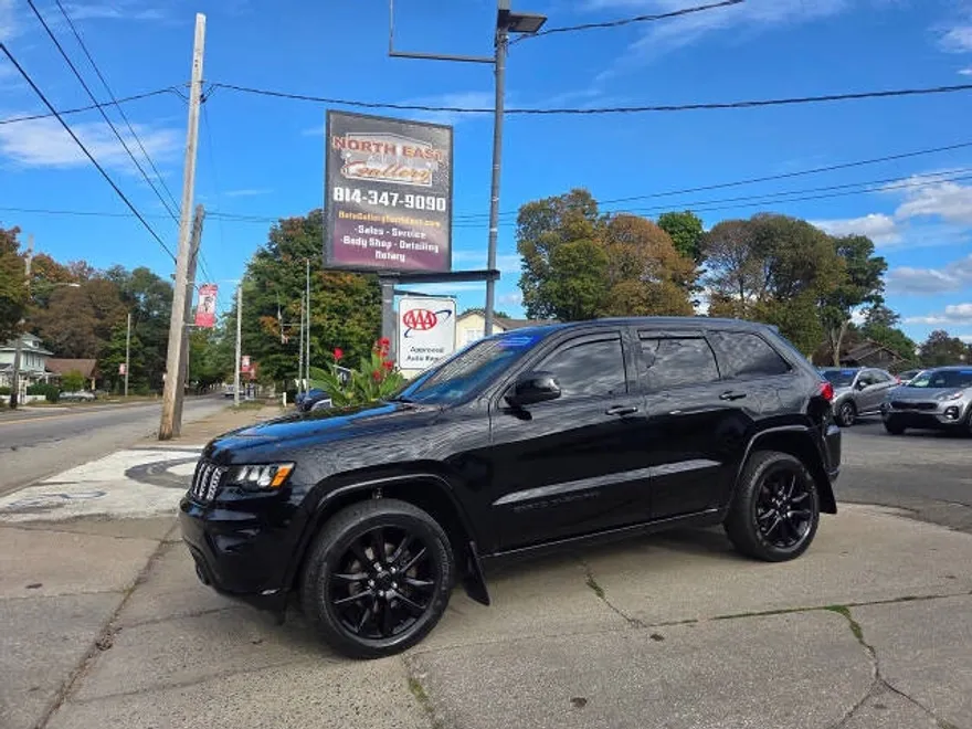 2017 Jeep Grand Cherokee Altitude photo 1