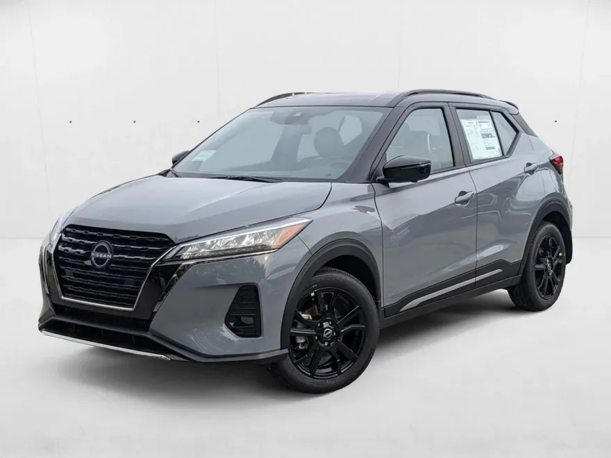 2024 Nissan Kicks SR photo 1