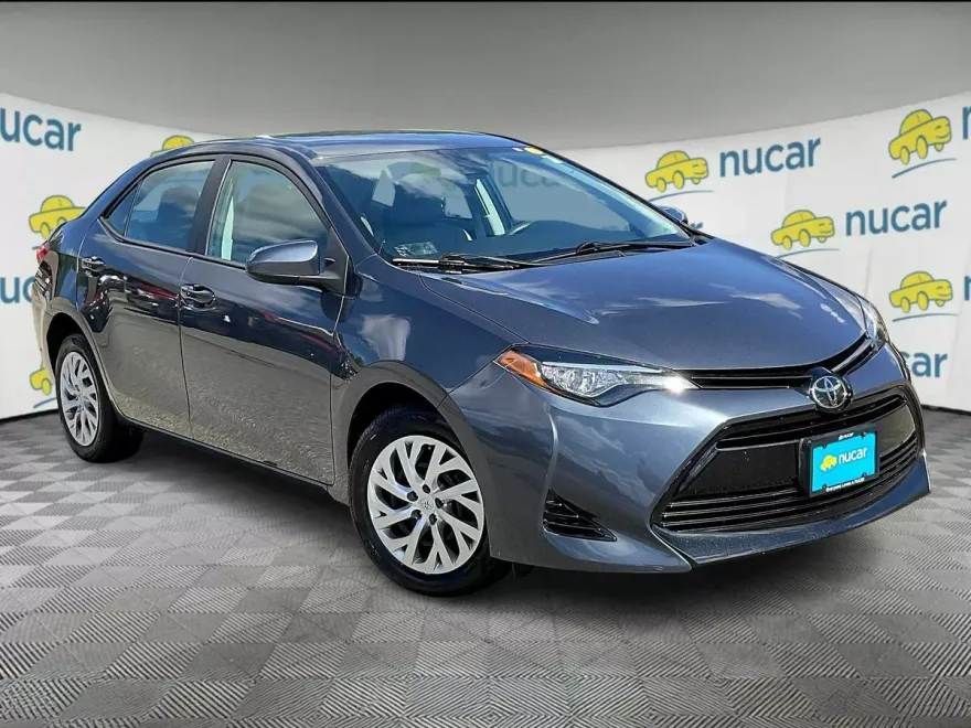 2017 Toyota Corolla LE photo 1