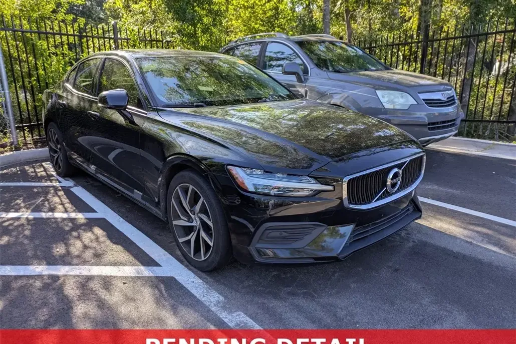 2020 Volvo S60 T5 Momentum photo 1