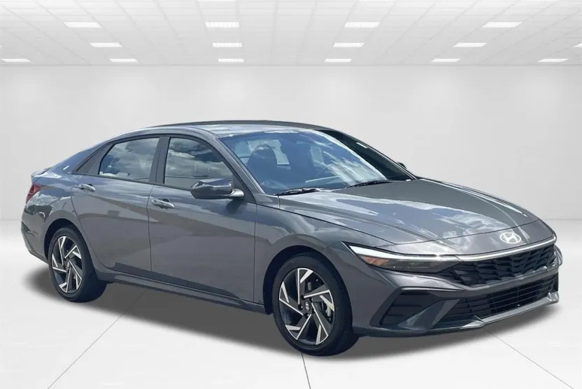 2025 Hyundai Elantra SEL Sport photo 1