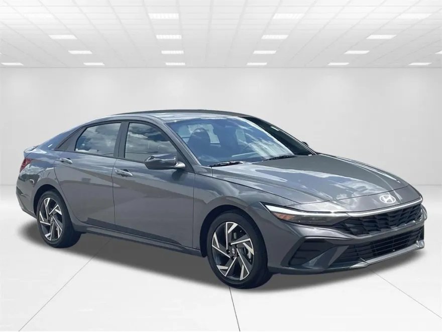 2025 Hyundai Elantra SEL Sport photo 1