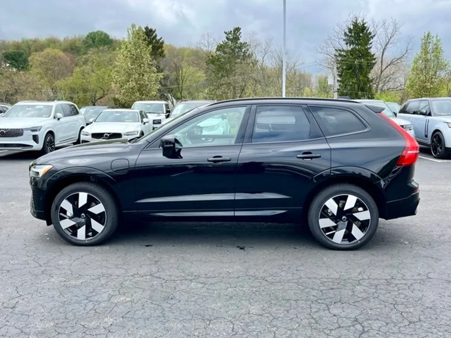 2025 Volvo XC60 Hybrid T8 Plus photo 1