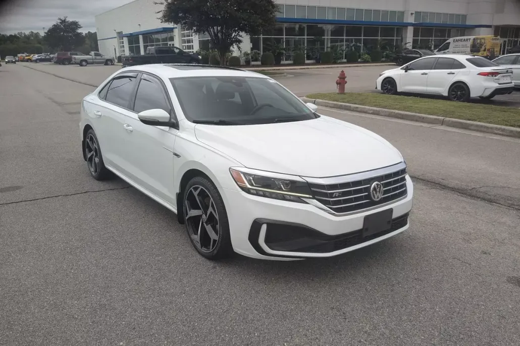 2021 Volkswagen Passat 2.0T R-Line photo 1