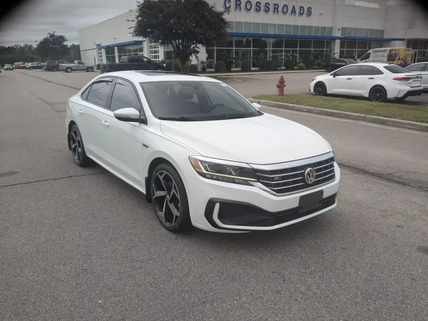 2021 Volkswagen Passat 2.0T R-Line photo 1