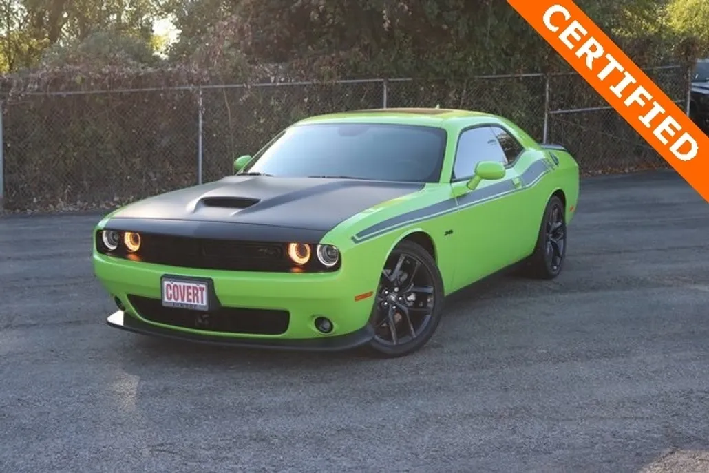 2023 Dodge Challenger R/T photo 1