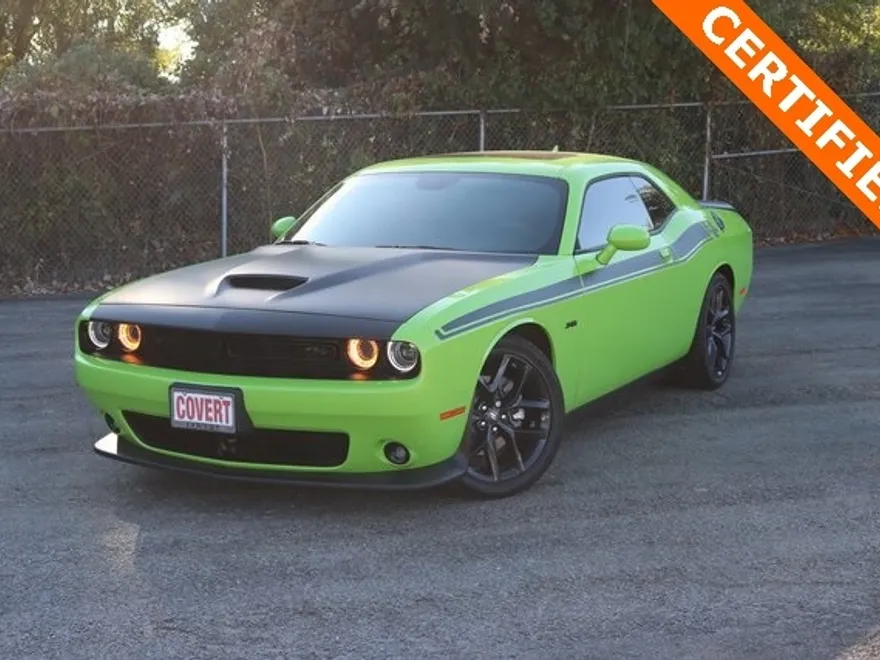 2023 Dodge Challenger R/T photo 1