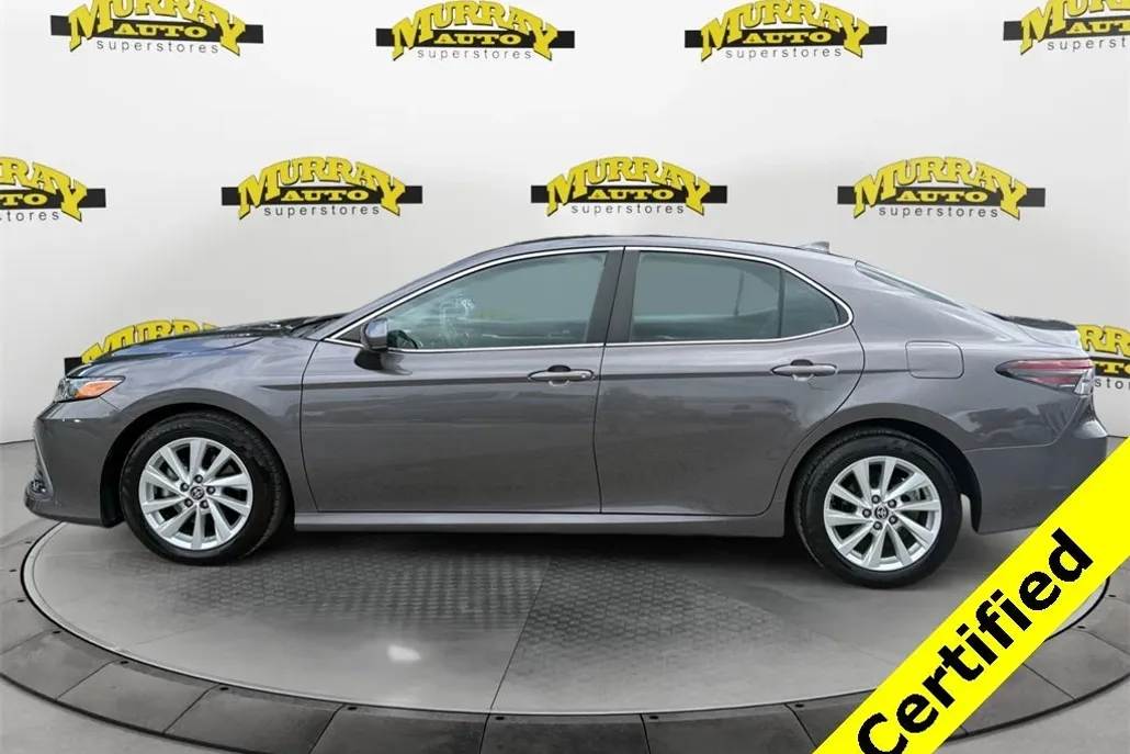 2023 Toyota Camry LE photo 1