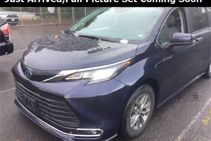 2023 Toyota Sienna XLE photo 1