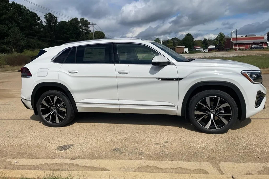 2026 Volkswagen Atlas Cross Sport SEL Premium R-Line photo 1
