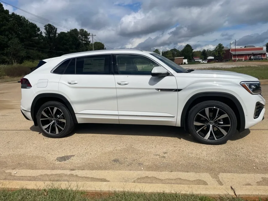 2026 Volkswagen Atlas Cross Sport SEL Premium R-Line photo 1