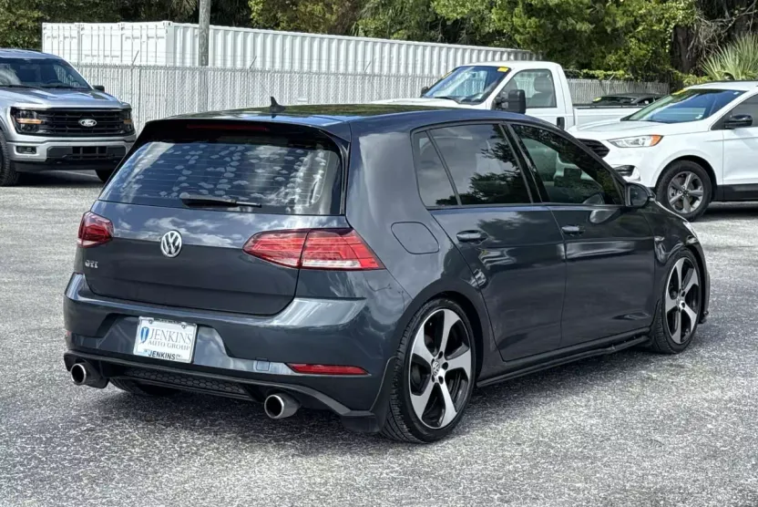 2018 Volkswagen Golf GTI S photo 1
