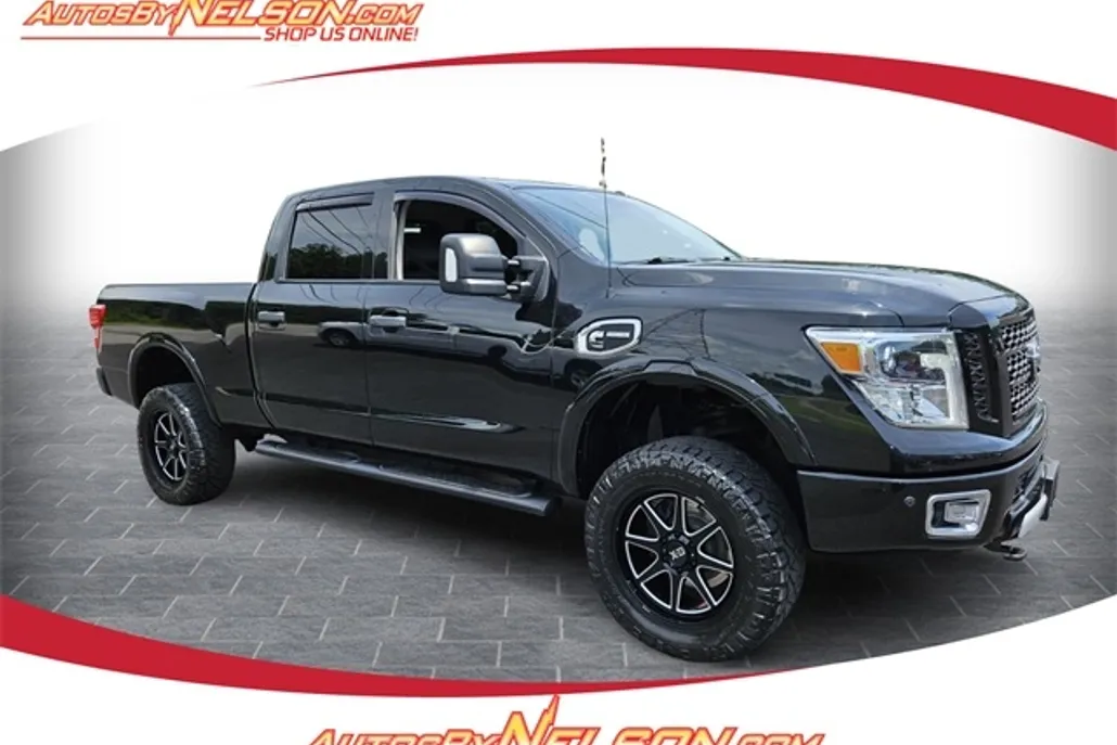 2017 Nissan Titan PRO-4X photo 1