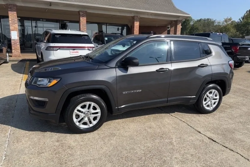 2018 Jeep Compass Sport photo 1
