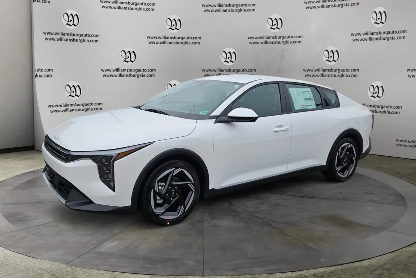 2025 Kia K4 EX photo 1