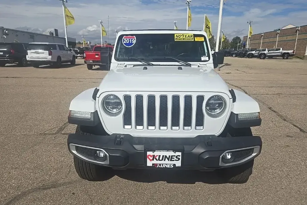 2019 Jeep Wrangler Unlimited Sahara photo 1