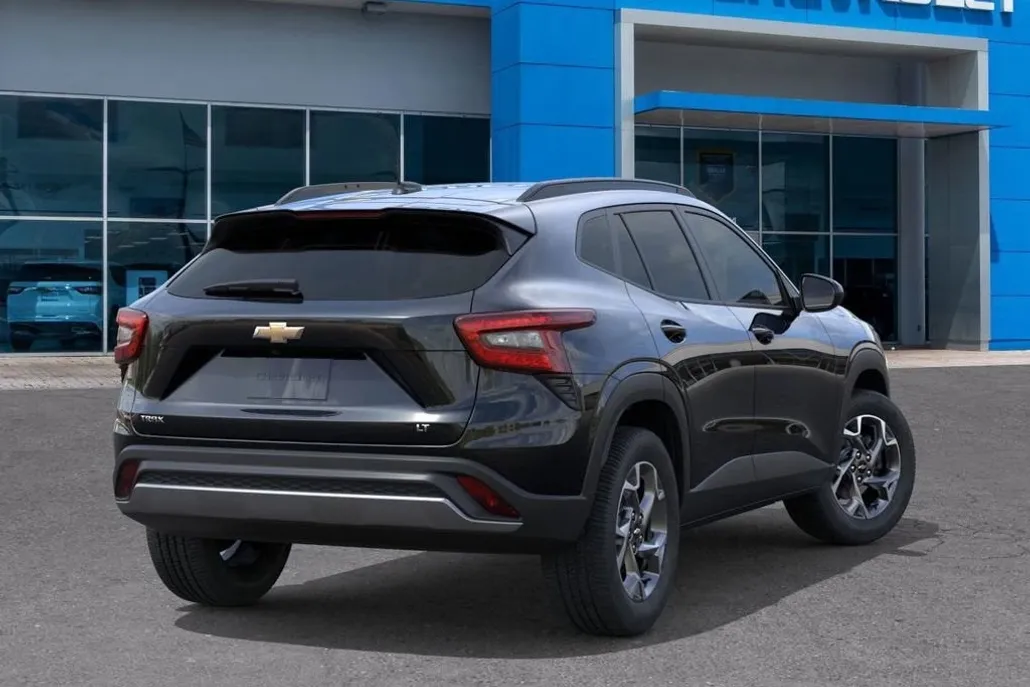 2025 Chevrolet Trax LT photo 1