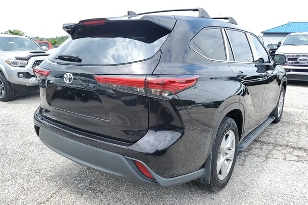 2021 Toyota Highlander L photo 1