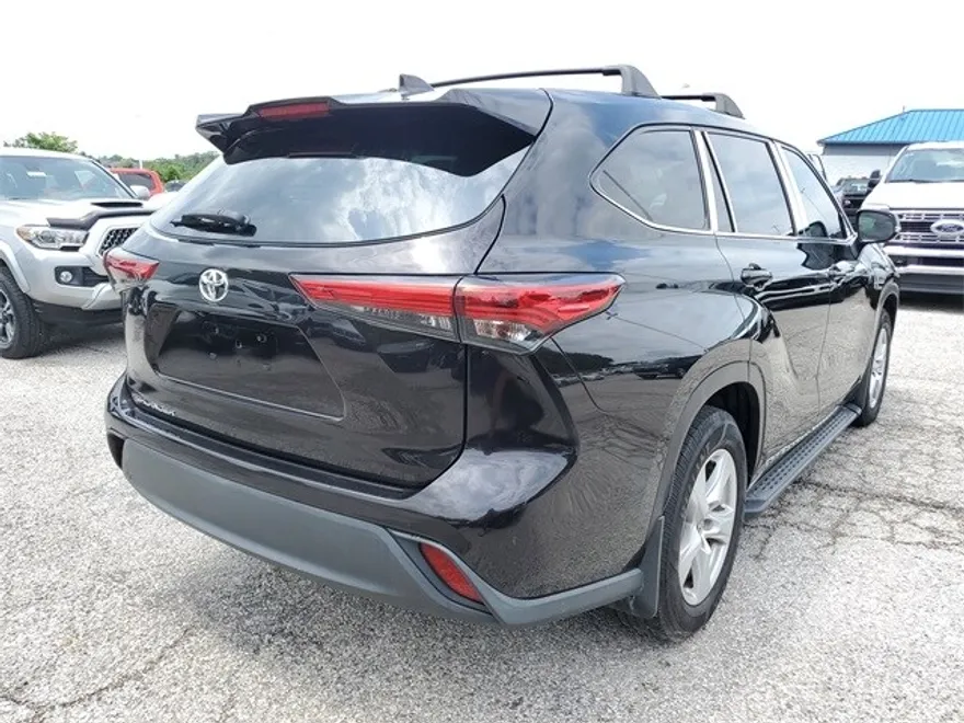2021 Toyota Highlander L photo 1