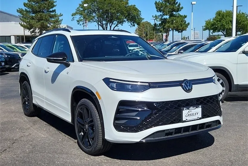 2025 Volkswagen Tiguan SE R-Line Black photo 1
