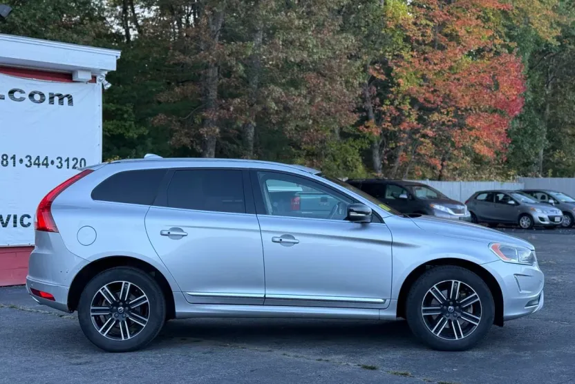 2017 Volvo XC60 T5 Dynamic photo 1