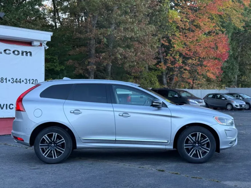 2017 Volvo XC60 T5 Dynamic photo 1