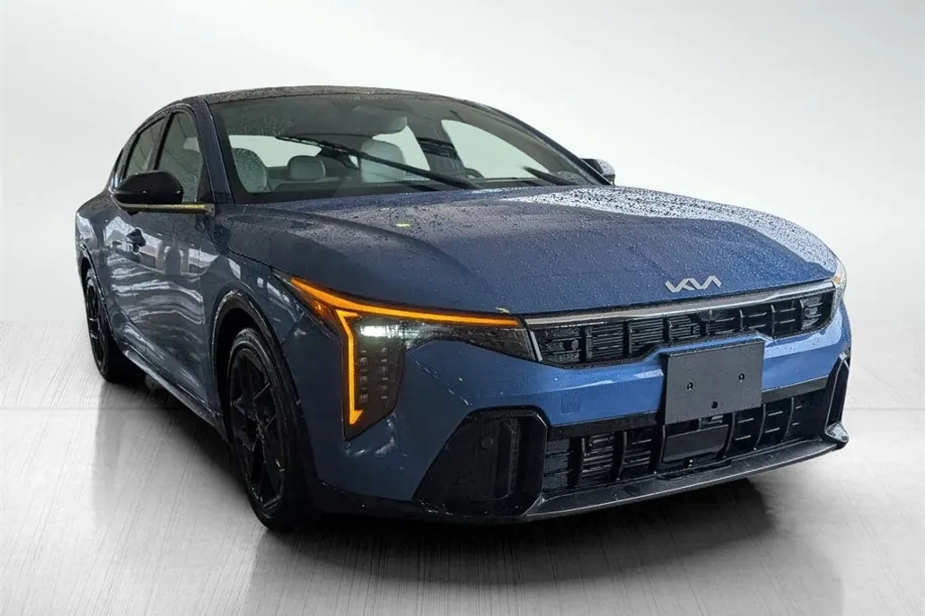 2025 Kia K4 GT-Line Turbo photo 1