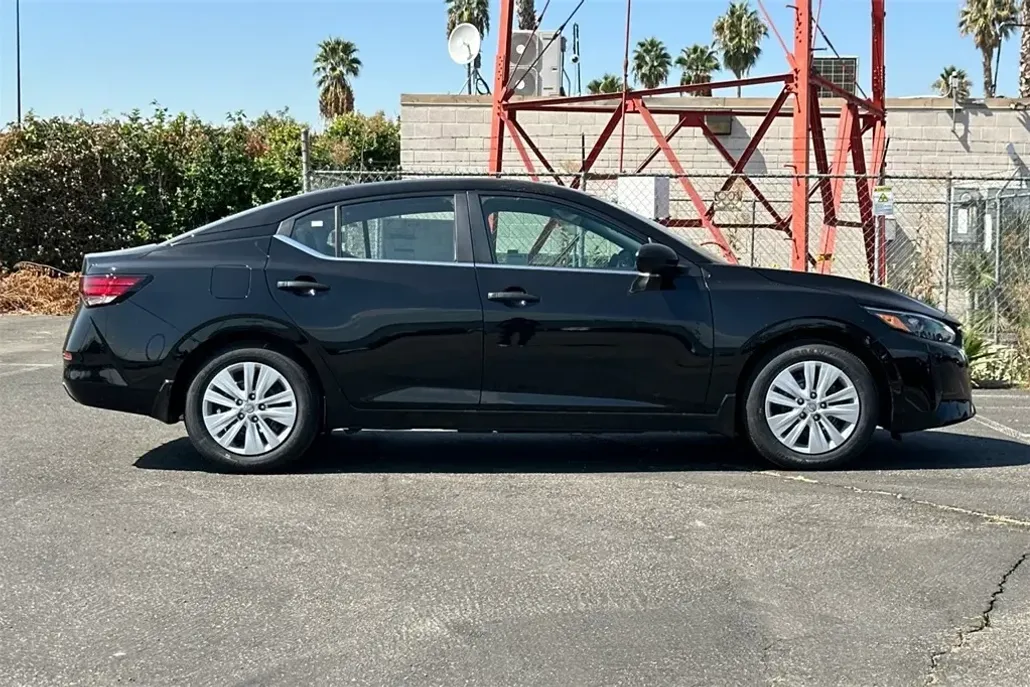 2025 Nissan Sentra S photo 1
