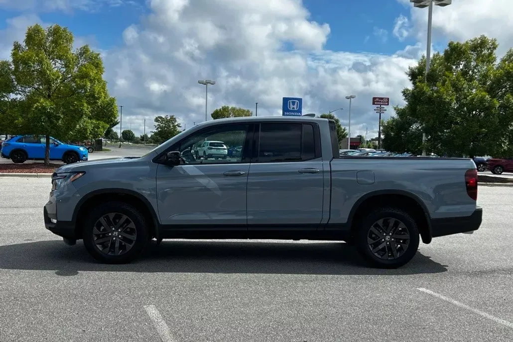 2025 Honda Ridgeline Sport photo 1