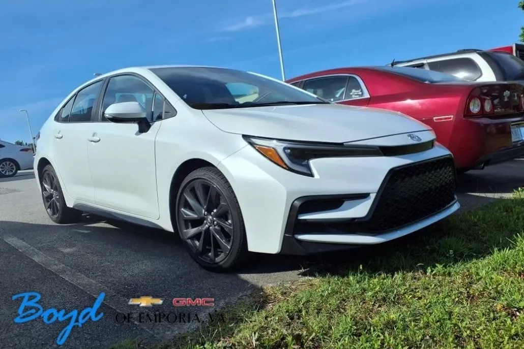 2024 Toyota Corolla SE photo 1