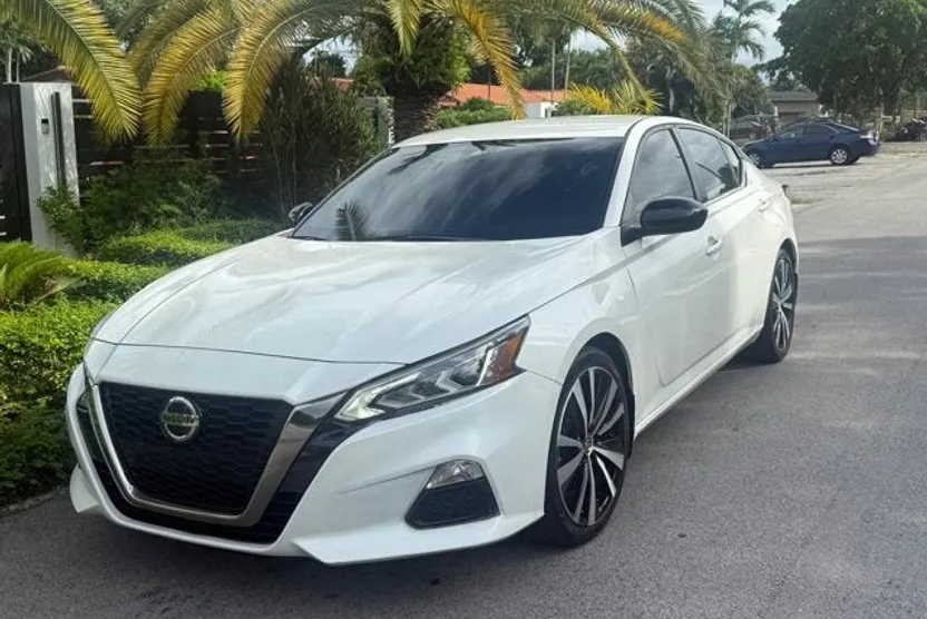 2020 Nissan Altima 2.5 SR photo 1