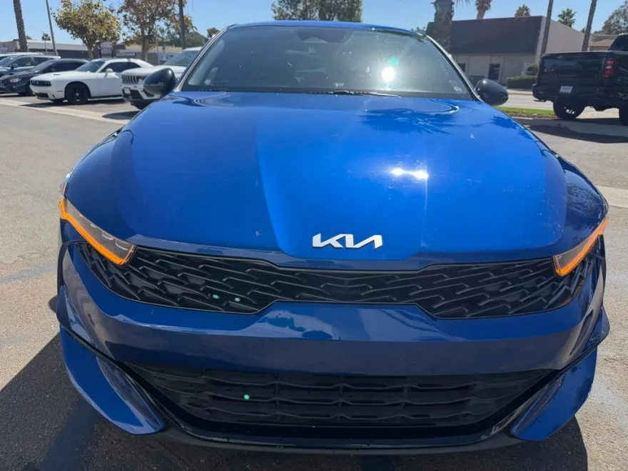 2023 Kia K5 GT-Line photo 1