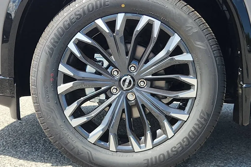 2026 Nissan Rogue Platinum photo 1