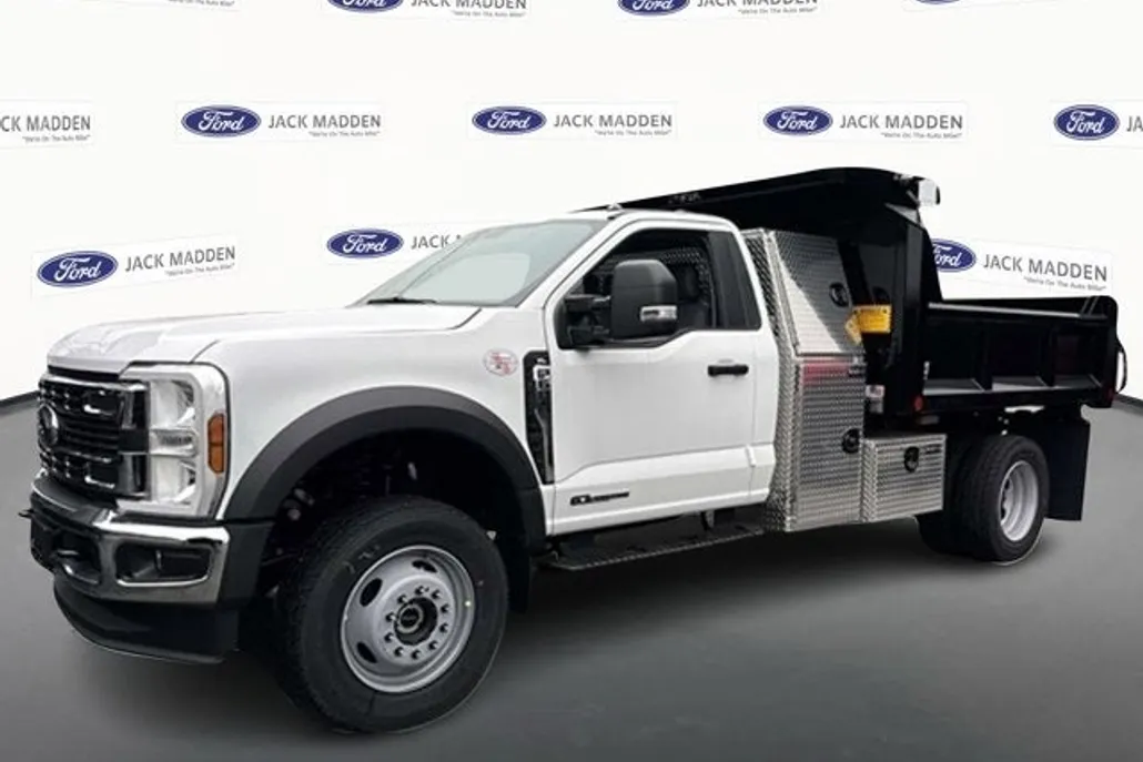 2024 Ford F-600 photo 1
