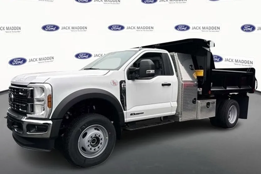 2024 Ford F-600 photo 1
