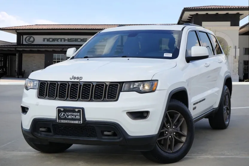2017 Jeep Grand Cherokee Anniversary Edition photo 1