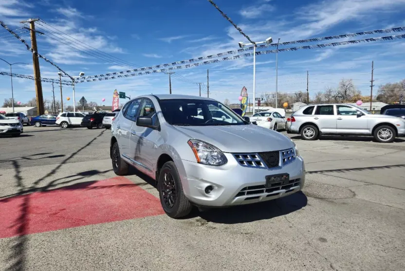 2014 Nissan Rogue Select S photo 1