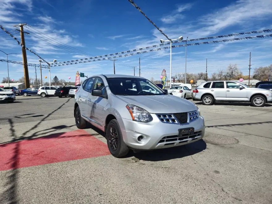 2014 Nissan Rogue Select S photo 1