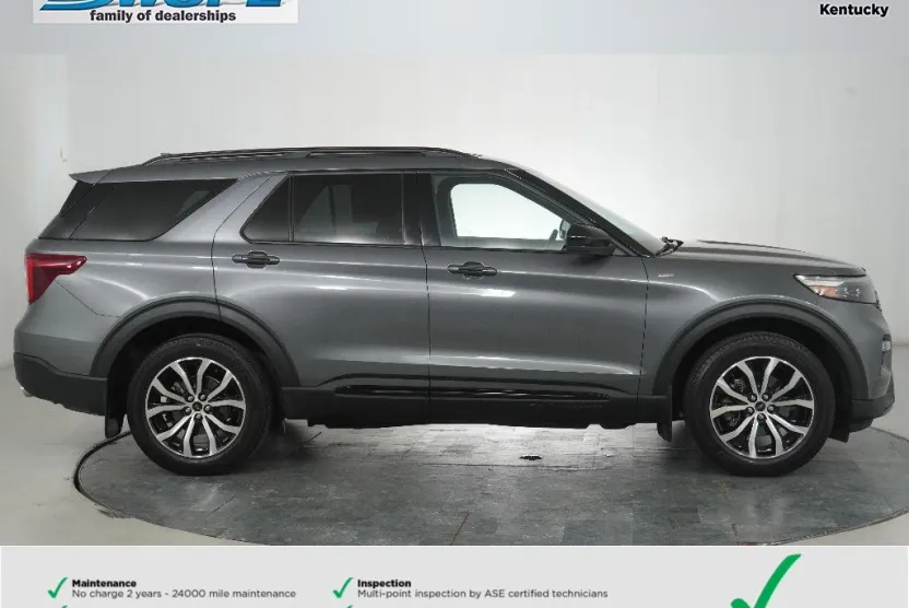 2022 Ford Explorer ST-Line photo 1