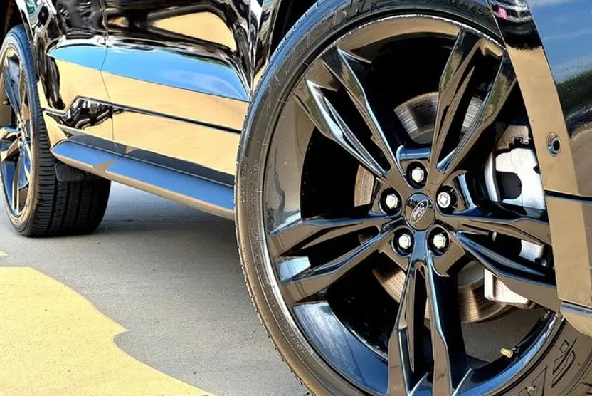 2021 Ford Edge ST photo 1