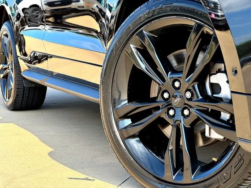 2021 Ford Edge ST photo 1