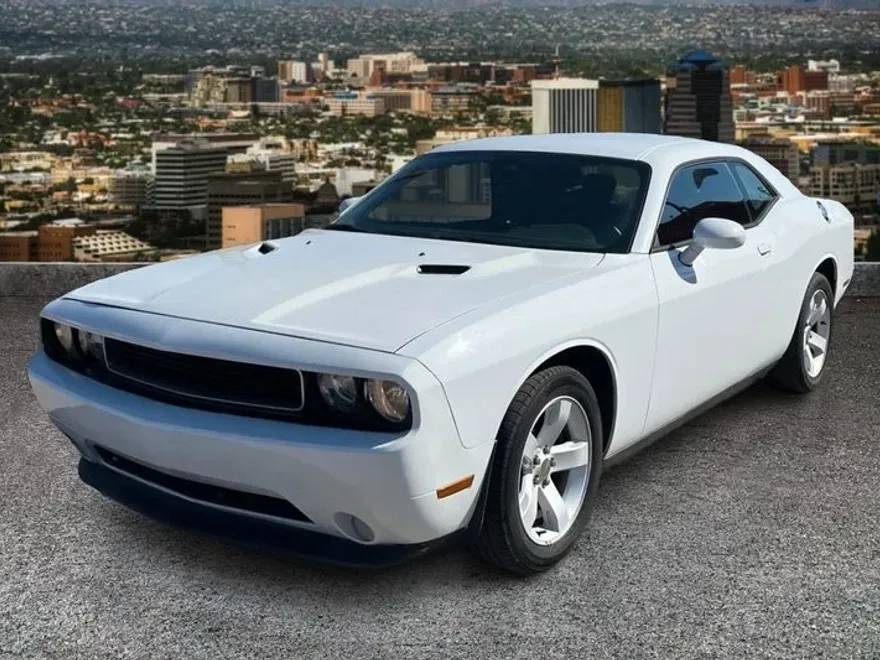 2014 Dodge Challenger SXT photo 1