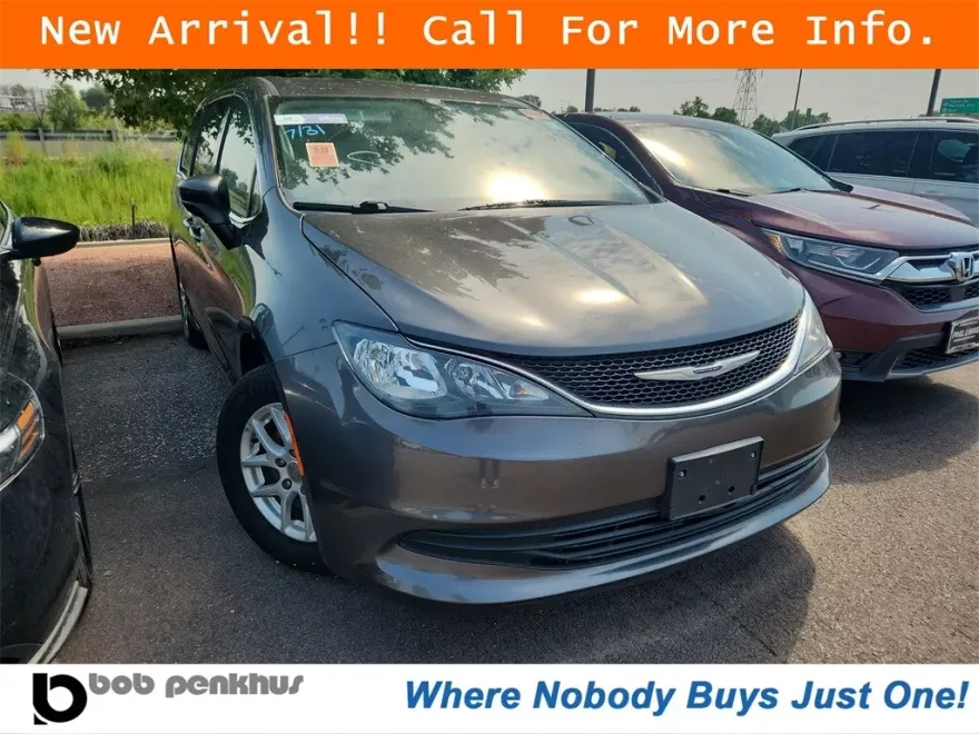 2019 Chrysler Pacifica Touring photo 1