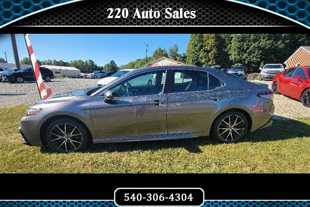 2024 Toyota Camry SE photo 1
