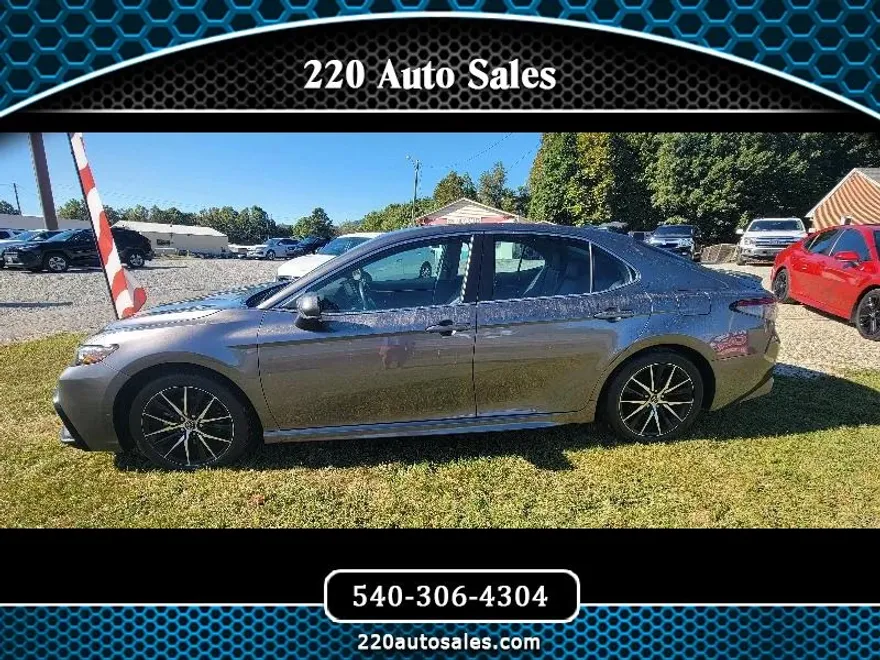 2024 Toyota Camry SE photo 1