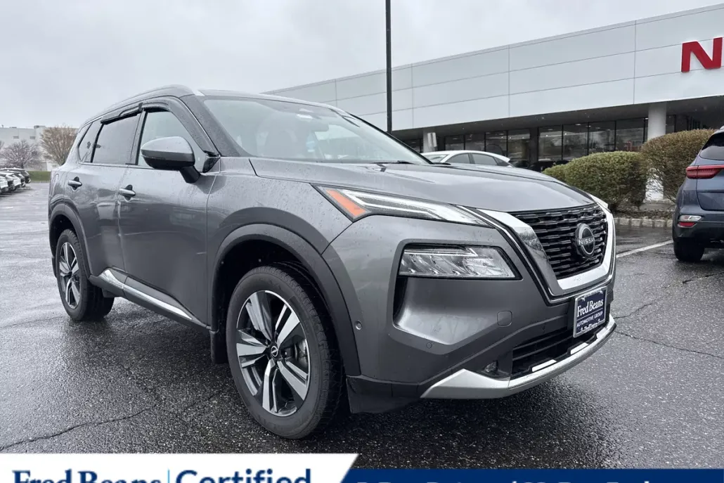 2022 Nissan Rogue Platinum photo 1