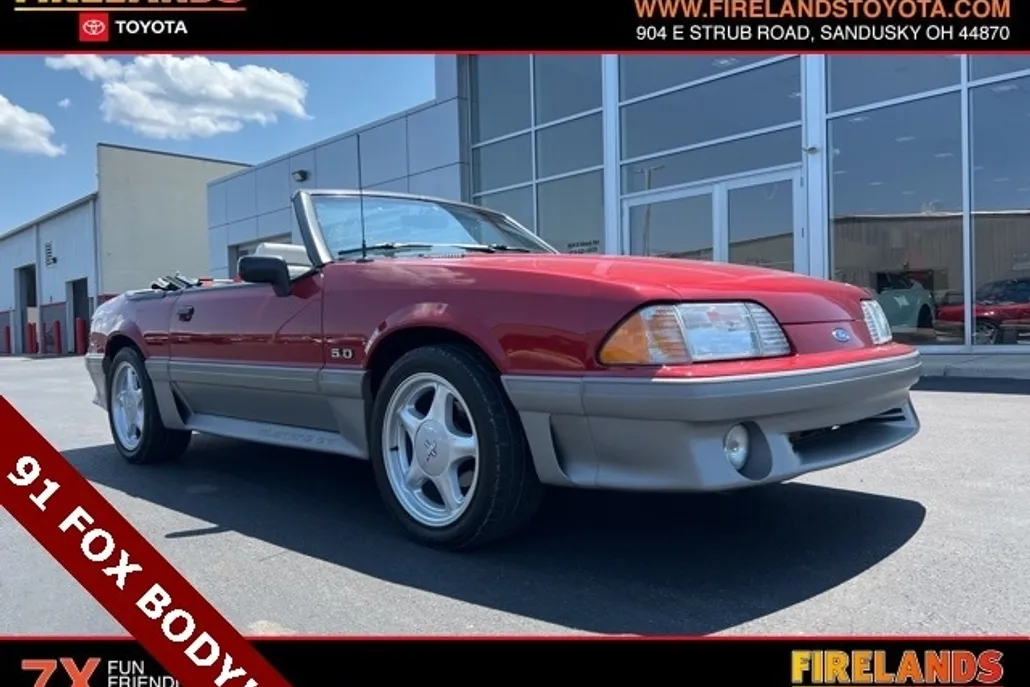1991 Ford Mustang GT Convertible photo 1