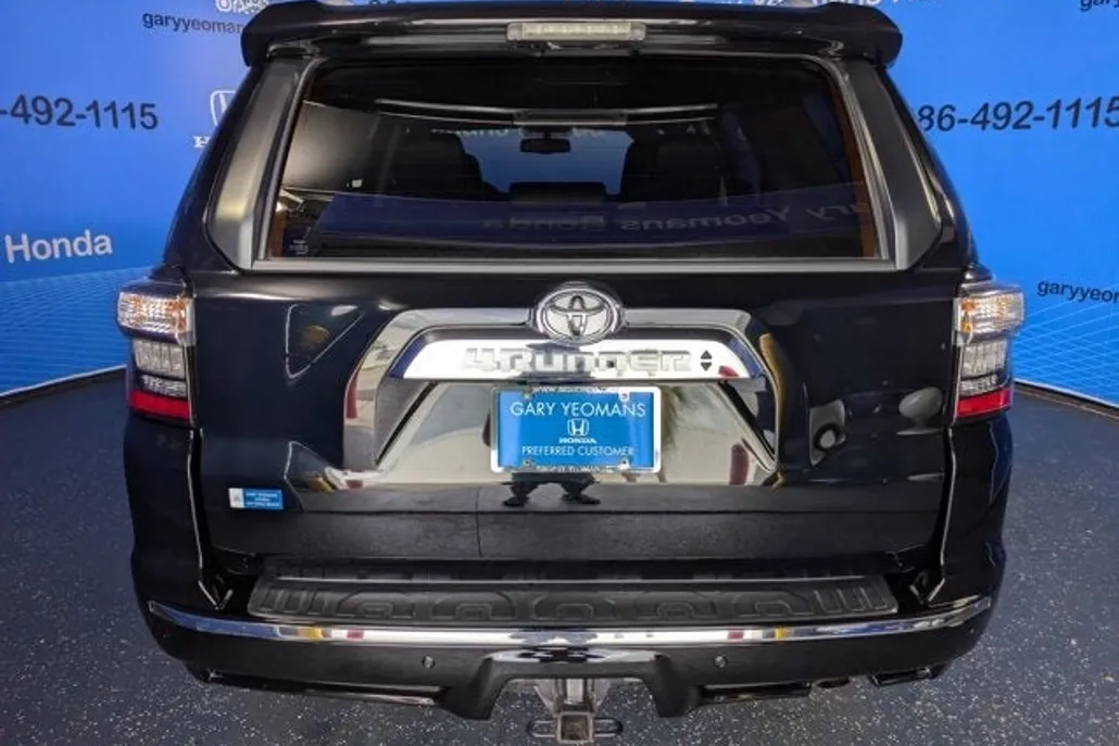 2016 Toyota 4Runner Limited photo 1