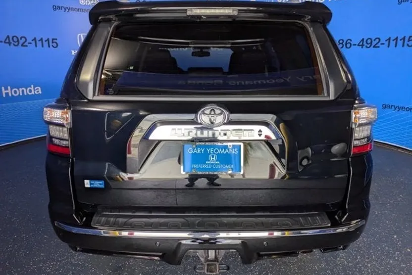 2016 Toyota 4Runner Limited photo 1